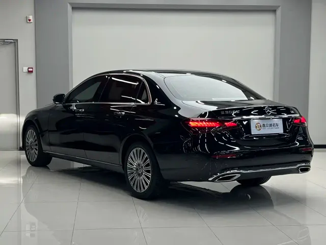 Mercedes-Benz E-Class — Фото автомобиля 19