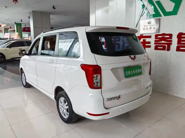 Wuling Hongguang — Фото автомобиля 10