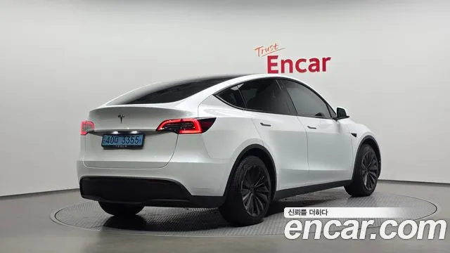 Tesla Model Y — Фото автомобиля 2