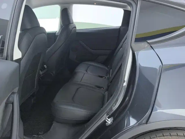 Tesla Model Y — Фото автомобиля 11
