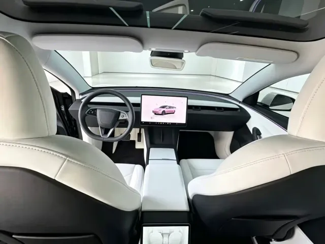 Tesla Model 3 — Фото автомобиля 8