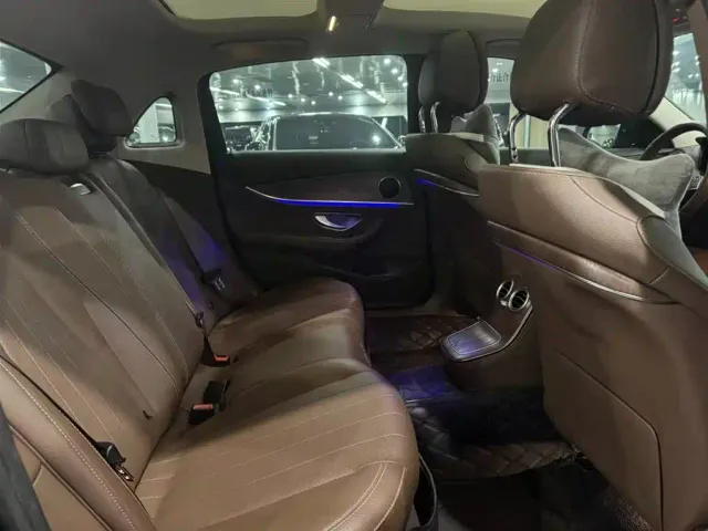 Mercedes-Benz E-Class — Фото автомобиля 16