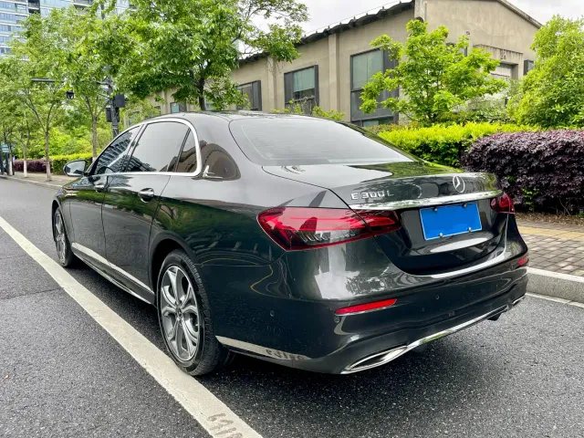 Mercedes-Benz E-Class — Фото автомобиля 5