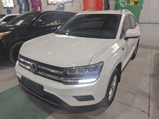 Фотография автомобиля — Volkswagen Tharu