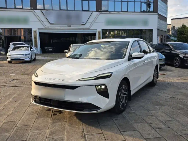 Roewe D6 — Фото автомобиля 13