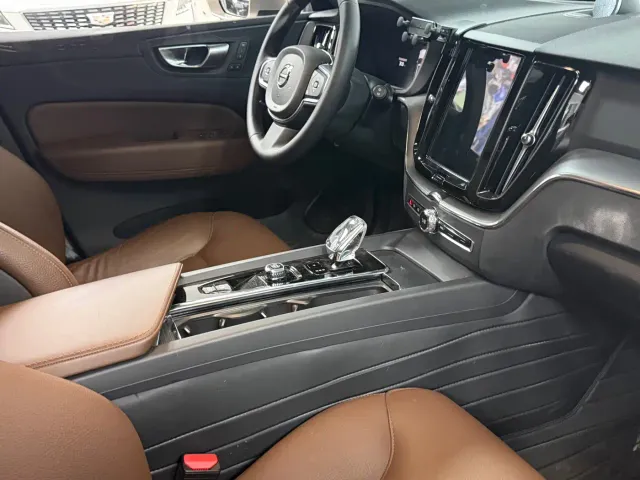 Volvo XC60 — Фото автомобиля 14