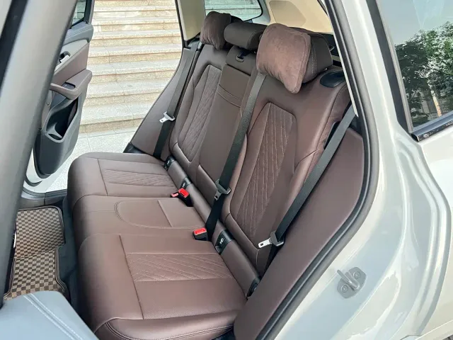 BMW iX3 — Фото автомобиля 12