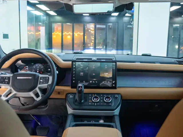 Land Rover Defender — Фото автомобиля 9