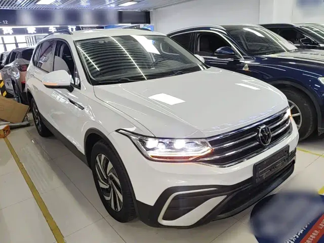 Volkswagen Tiguan L — Фото автомобиля 3