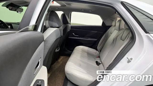 Hyundai AVANTE Avante (CN7) — Фото автомобиля 12