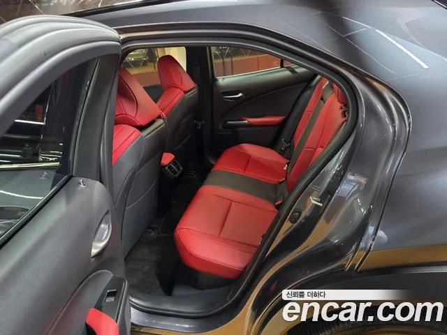 Lexus UX — Фото автомобиля 5