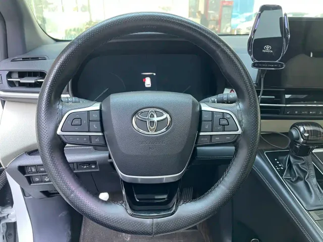 Toyota Sienna — Фото автомобиля 22