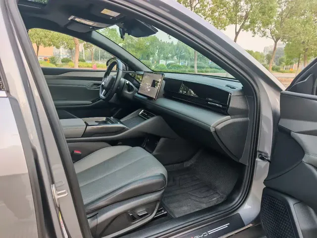 BYD Qin L — Фото автомобиля 8
