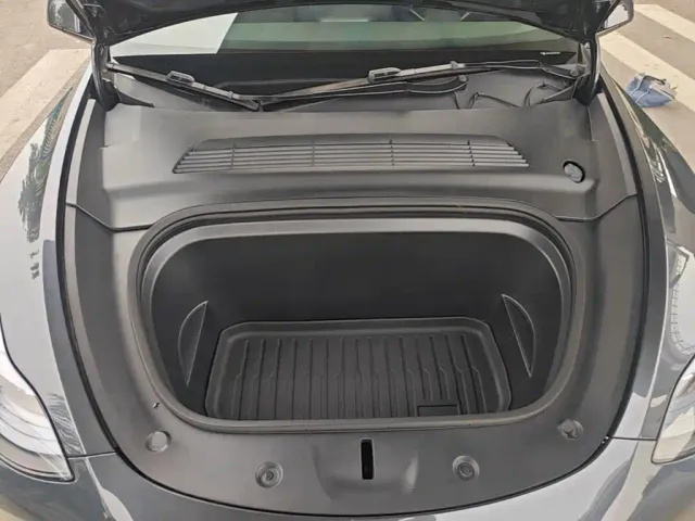 Tesla Model Y — Фото автомобиля 19