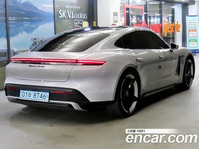 Porsche Taycan — Фото автомобиля 2