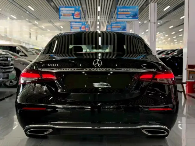Mercedes-Benz E-Class — Фото автомобиля 8