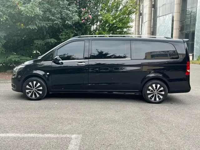 Mercedes-Benz Vito 2023 2.0T Elite 7-Seater — Фото автомобиля 3