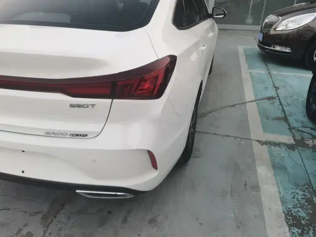 Changan Eado — Фото автомобиля 7