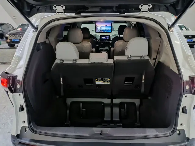 Toyota Granvia — Фото автомобиля 10