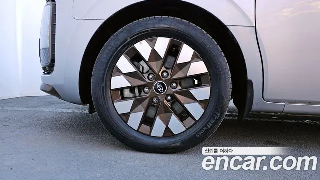 Hyundai Staria Staria 4WD Lounge 9 мест — Фото автомобиля 5