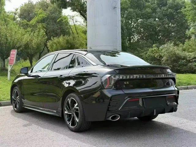 Lynk & Co 03 — Фото автомобиля 8