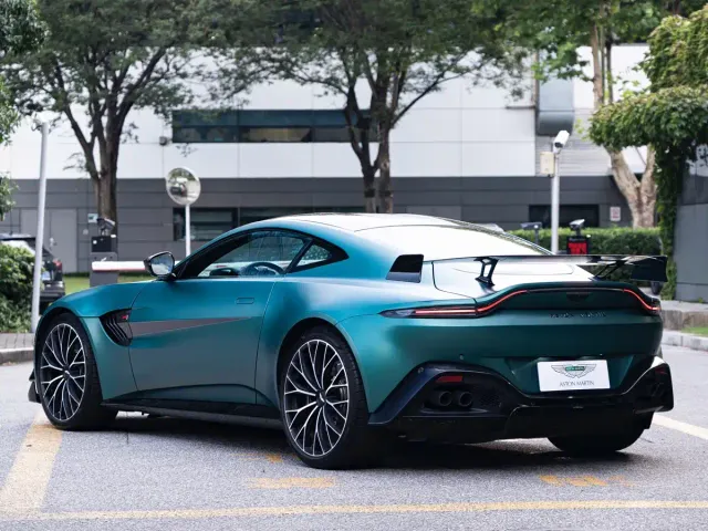 Aston Martin V8 Vantage — Фото автомобиля 5