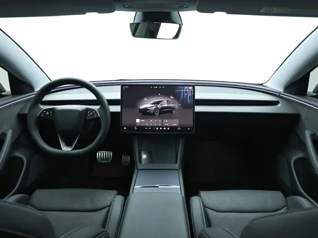 Tesla Model 3 — Фото автомобиля 19