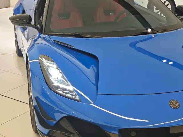 Lotus Emira — Фото автомобиля 10