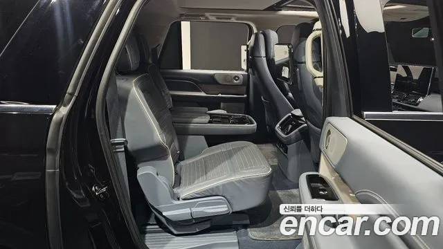 Lincoln Navigator 4th Gen — Фото автомобиля 17