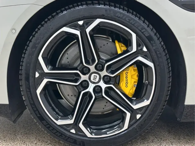 Xiaomi SU7 — Фото автомобиля 9