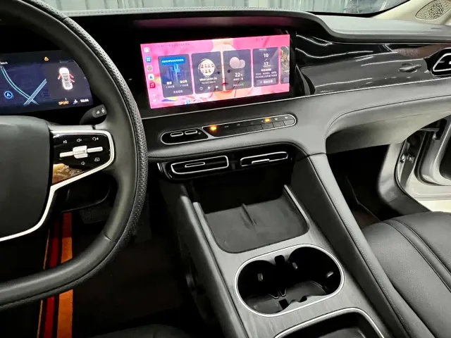 Roewe D7 — Фото автомобиля 12