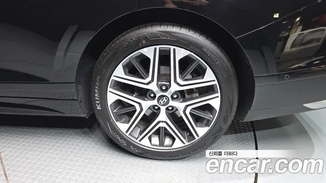 Hyundai Grandeur Grandeur (GN7) 2.5 Бензин 2WD — Фото автомобиля 17