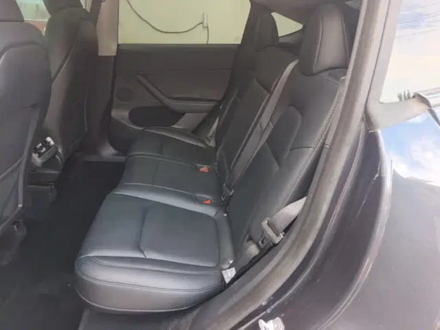 Tesla Model Y — Фото автомобиля 16