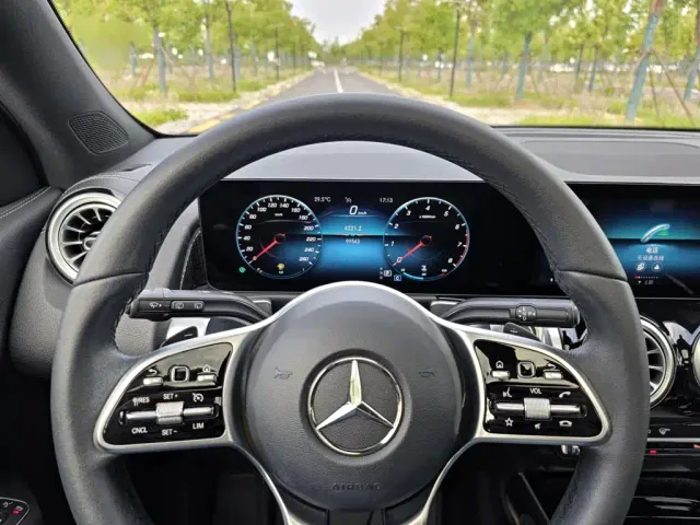 Mercedes-Benz GLB-Class — Фото автомобиля 3