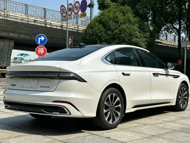 Lincoln Z — Фото автомобиля 5
