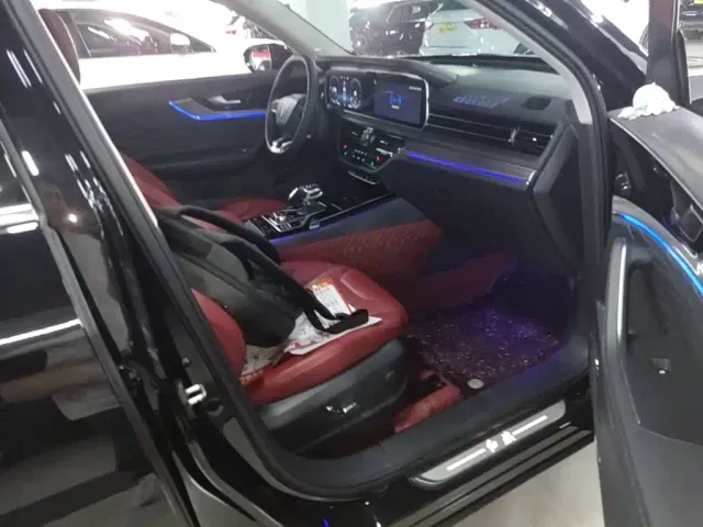 Hongqi HS5 — Фото автомобиля 24