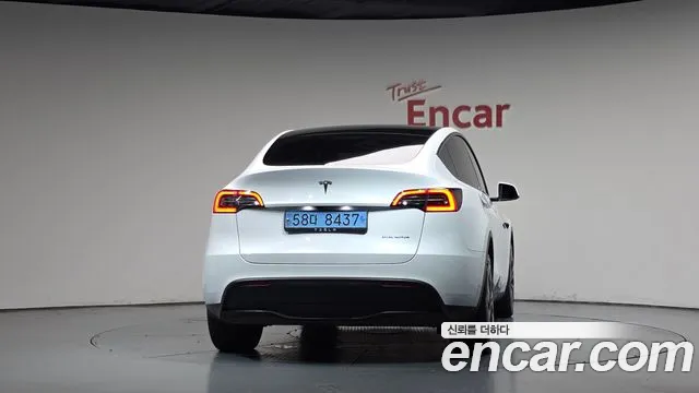 Tesla Model Y — Фото автомобиля 4
