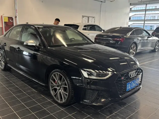 Audi S4 — Фото автомобиля 6