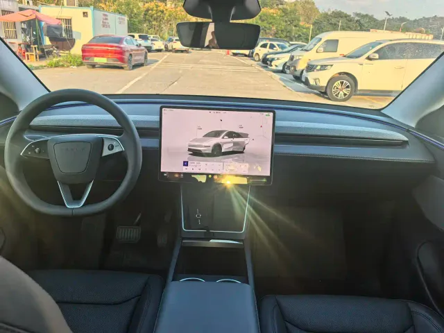 Tesla Model Y — Фото автомобиля 5