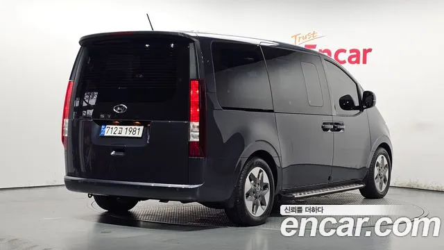 Hyundai Staria Staria L3.5 Tourer 11 мест — Фото автомобиля 2