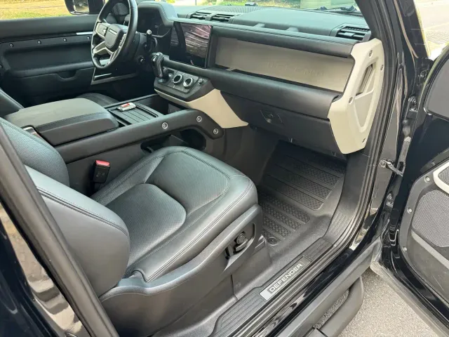 Land Rover Defender — Фото автомобиля 6