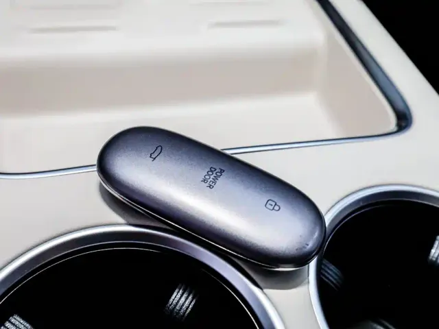 Li Auto MEGA — Фото автомобиля 22