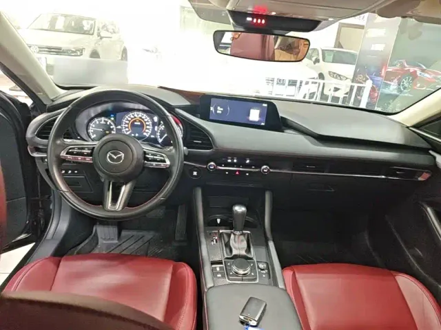 Mazda Axela — Фото автомобиля 9