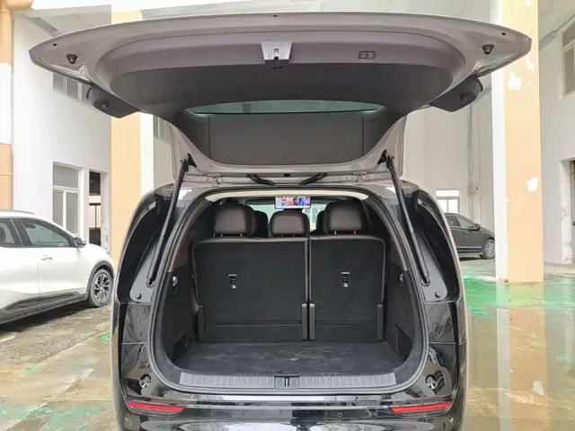 Li Auto MEGA — Фото автомобиля 18