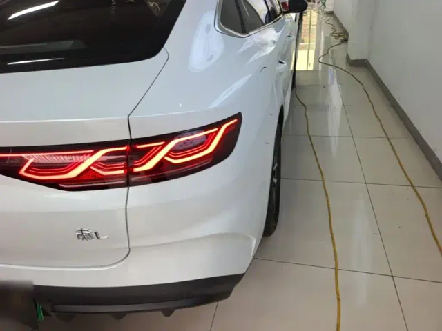 BYD Qin L — Фото автомобиля 7