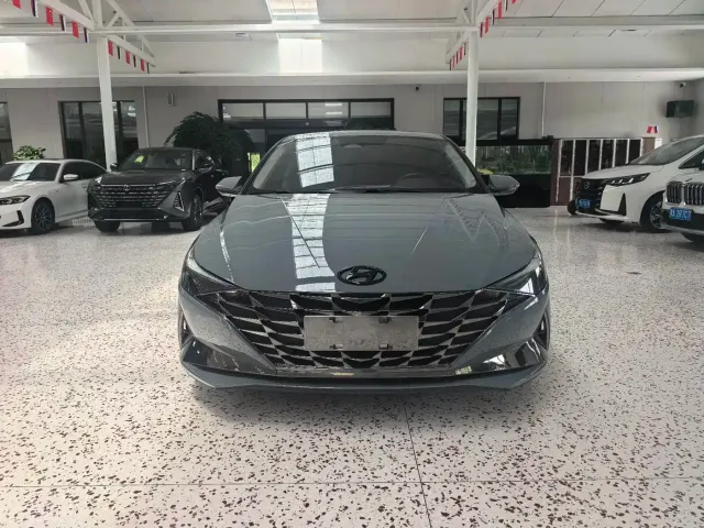 Hyundai Elantra 2022 1.5L CVT LUX Premium Edition — Фото автомобиля 3