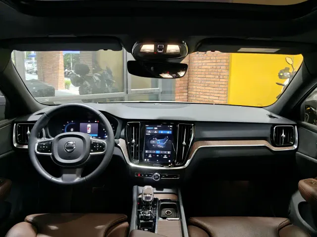 Volvo S60 — Фото автомобиля 12