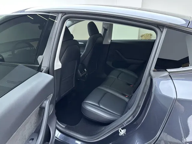 Tesla Model Y — Фото автомобиля 17