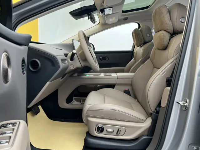Li Auto i8 — Фото автомобиля 17