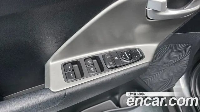 Kia Niro — Фото автомобиля 19